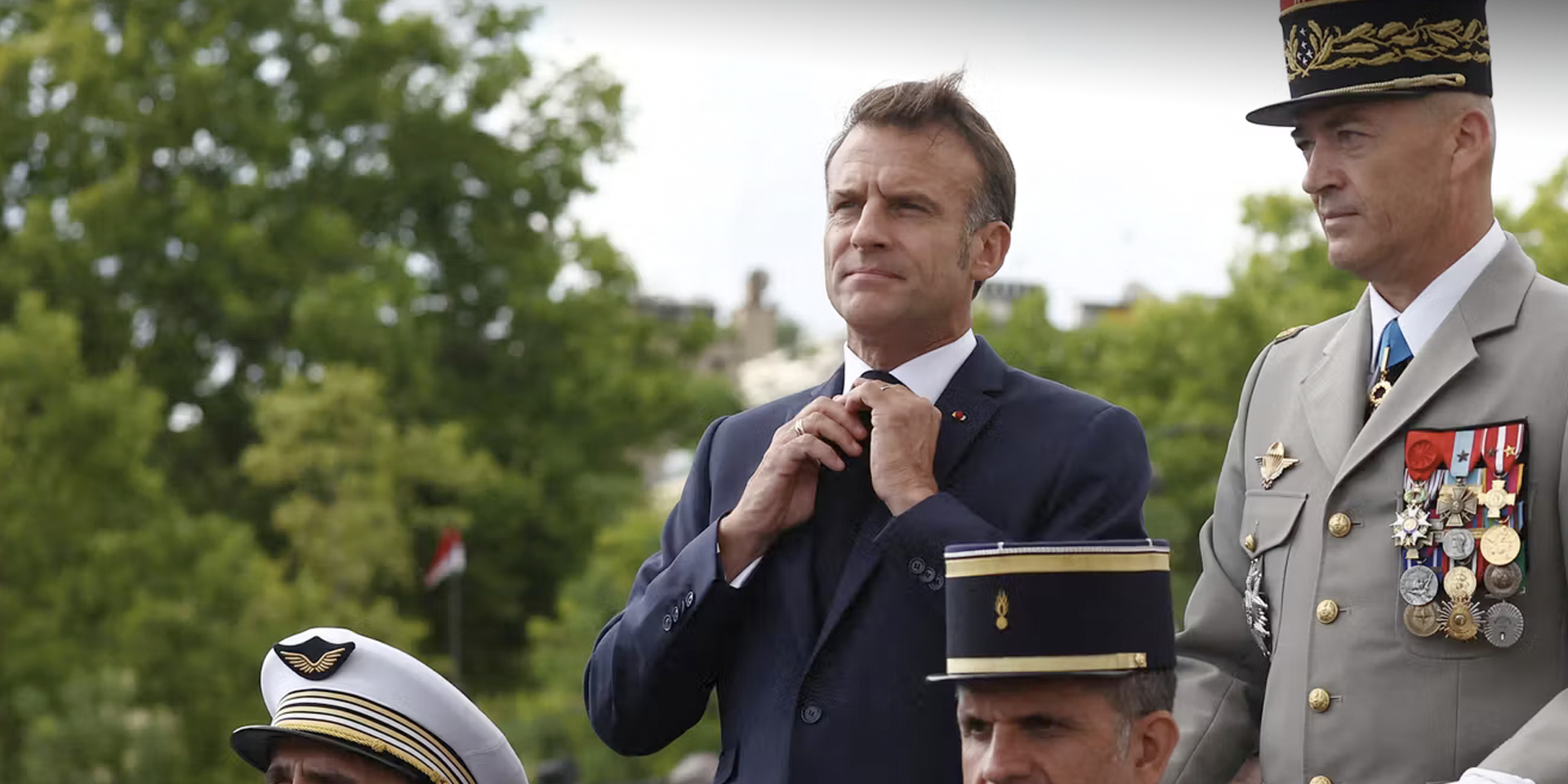 Retour du service militaire : mais à quoi joue Macron ?