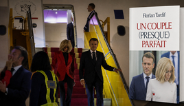 Gifle, rumeurs et maîtresse : le livre qui profite aux Macron
